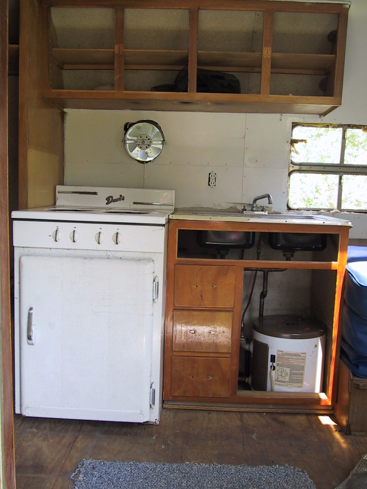 {short description of image}