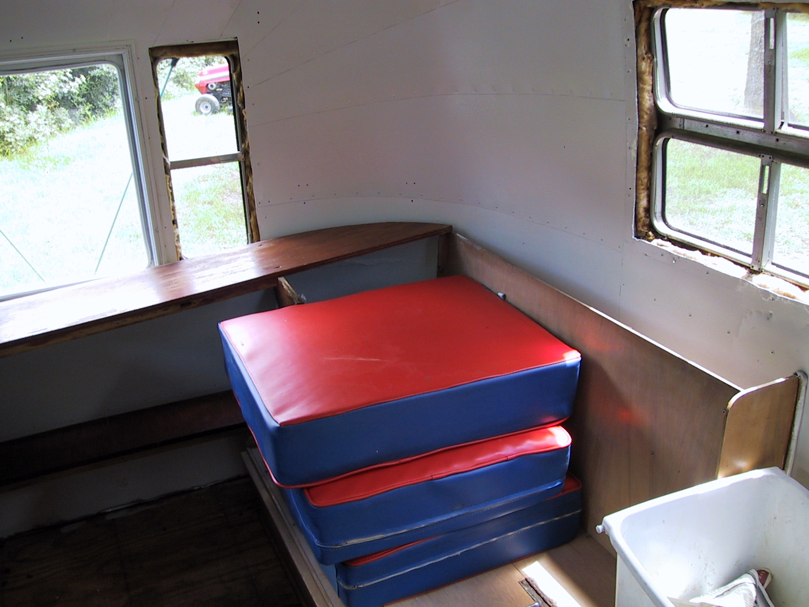 {short description of image}